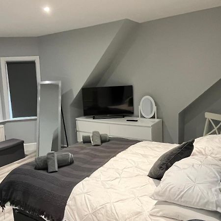 Entire Spacious 4 Bedroom Apartment In Bornemouth Extérieur photo