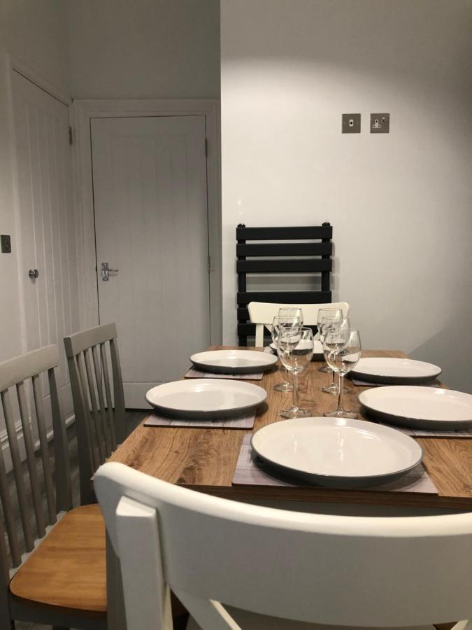 Entire Spacious 4 Bedroom Apartment In Bornemouth Extérieur photo
