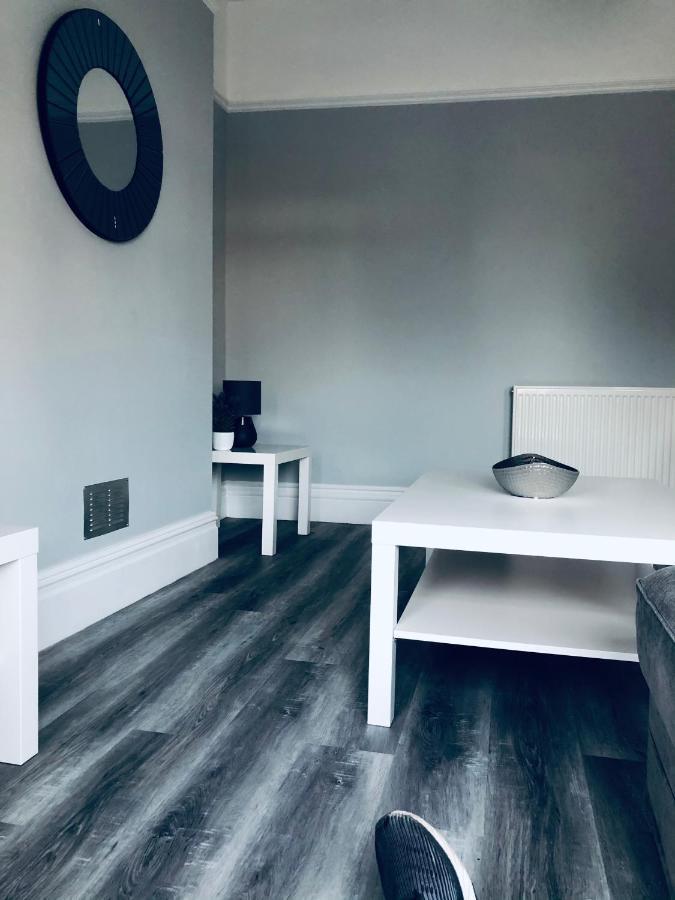 Entire Spacious 4 Bedroom Apartment In Bornemouth Extérieur photo