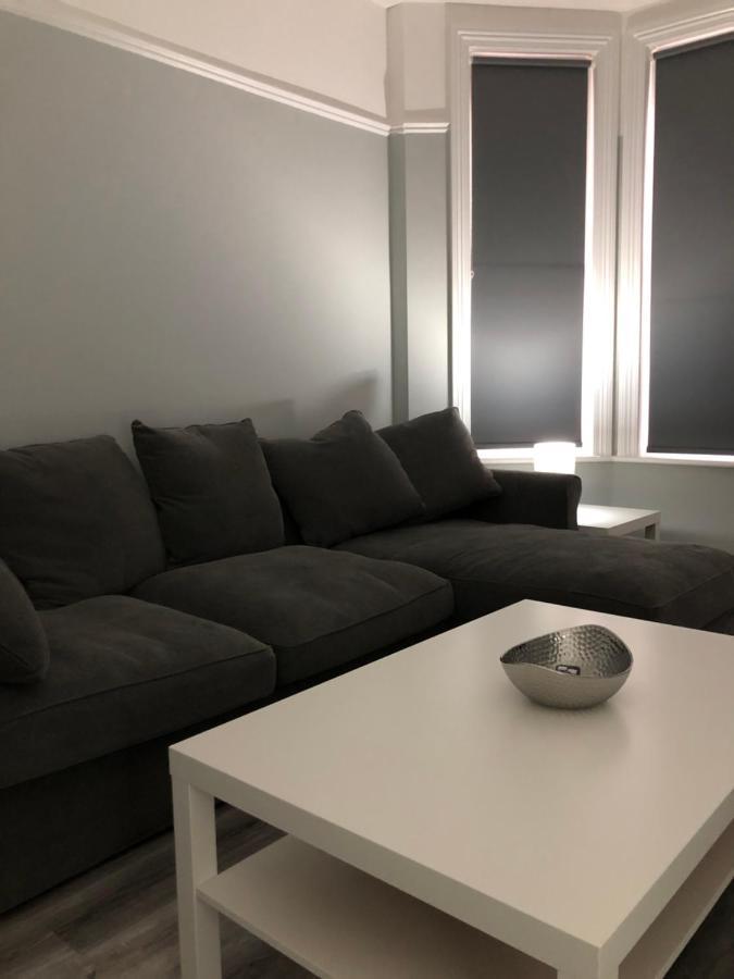 Entire Spacious 4 Bedroom Apartment In Bornemouth Extérieur photo