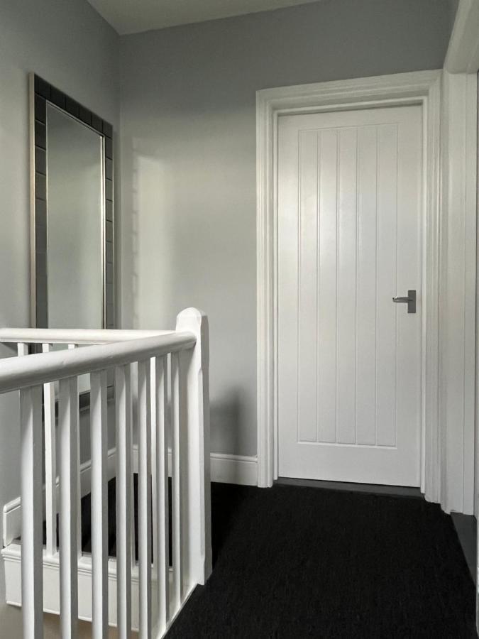 Entire Spacious 4 Bedroom Apartment In Bornemouth Extérieur photo