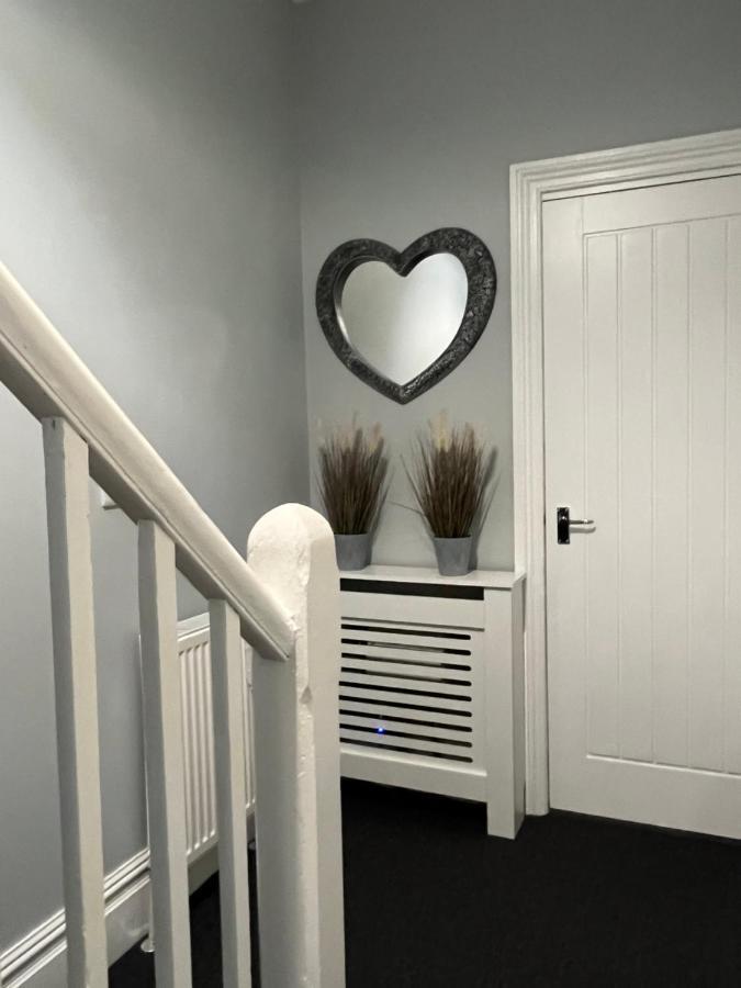 Entire Spacious 4 Bedroom Apartment In Bornemouth Extérieur photo