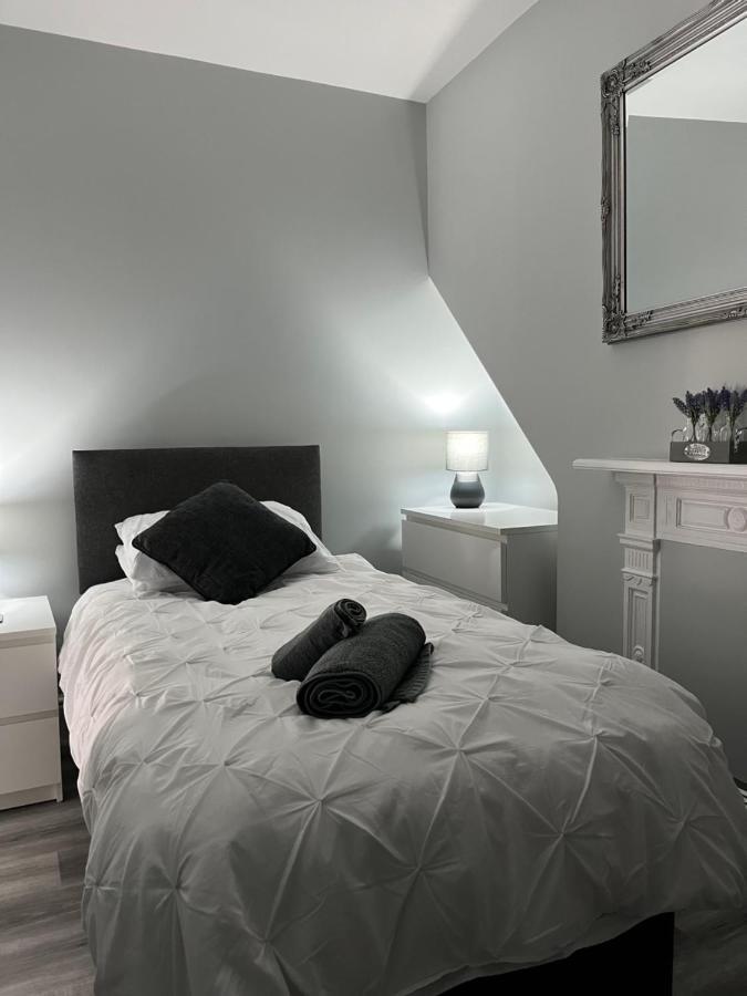 Entire Spacious 4 Bedroom Apartment In Bornemouth Extérieur photo