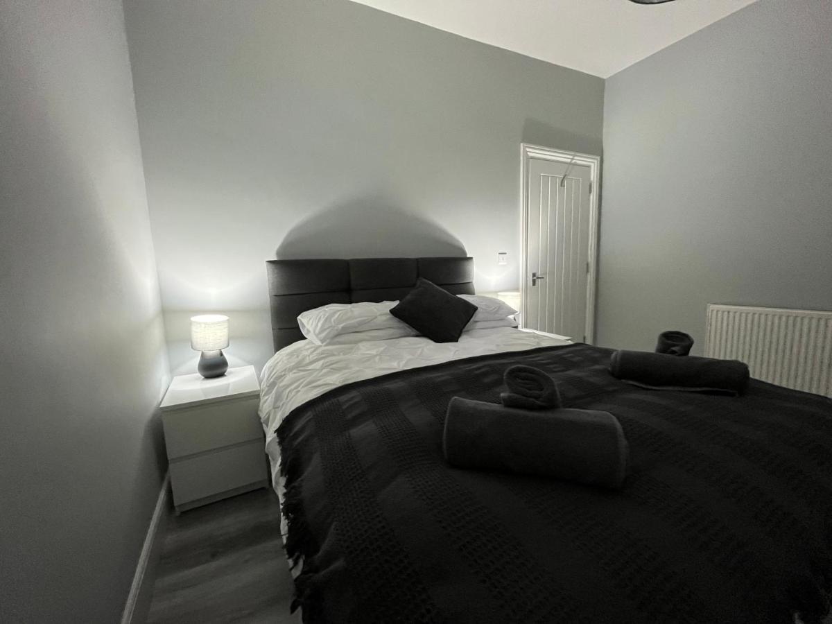 Entire Spacious 4 Bedroom Apartment In Bornemouth Extérieur photo